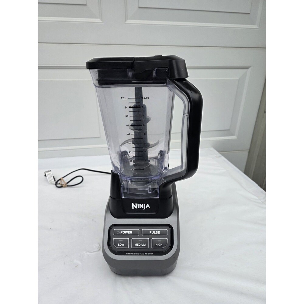 Ninja Professional Blender 1000W 72 oz Countertop Blender CO610B New In Box